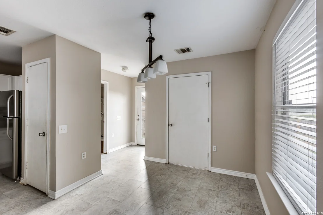 Photo of 11812 Lima