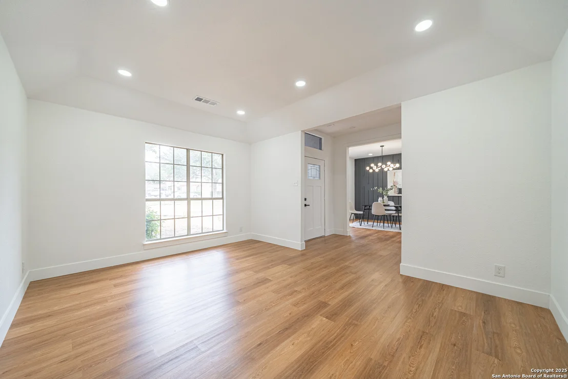 Photo of 122 PALM CIR