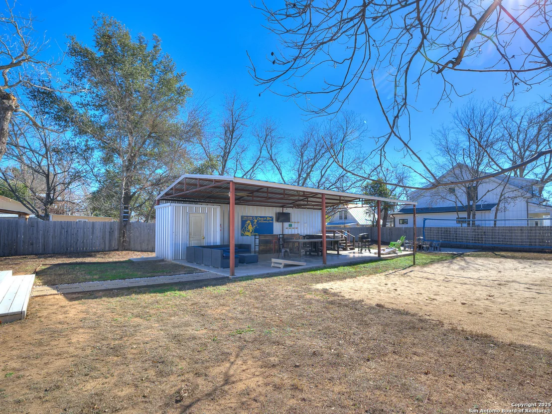 Photo of 337 W Hackberry St