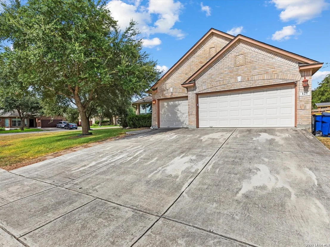 Photo of 121 NORMAN CV