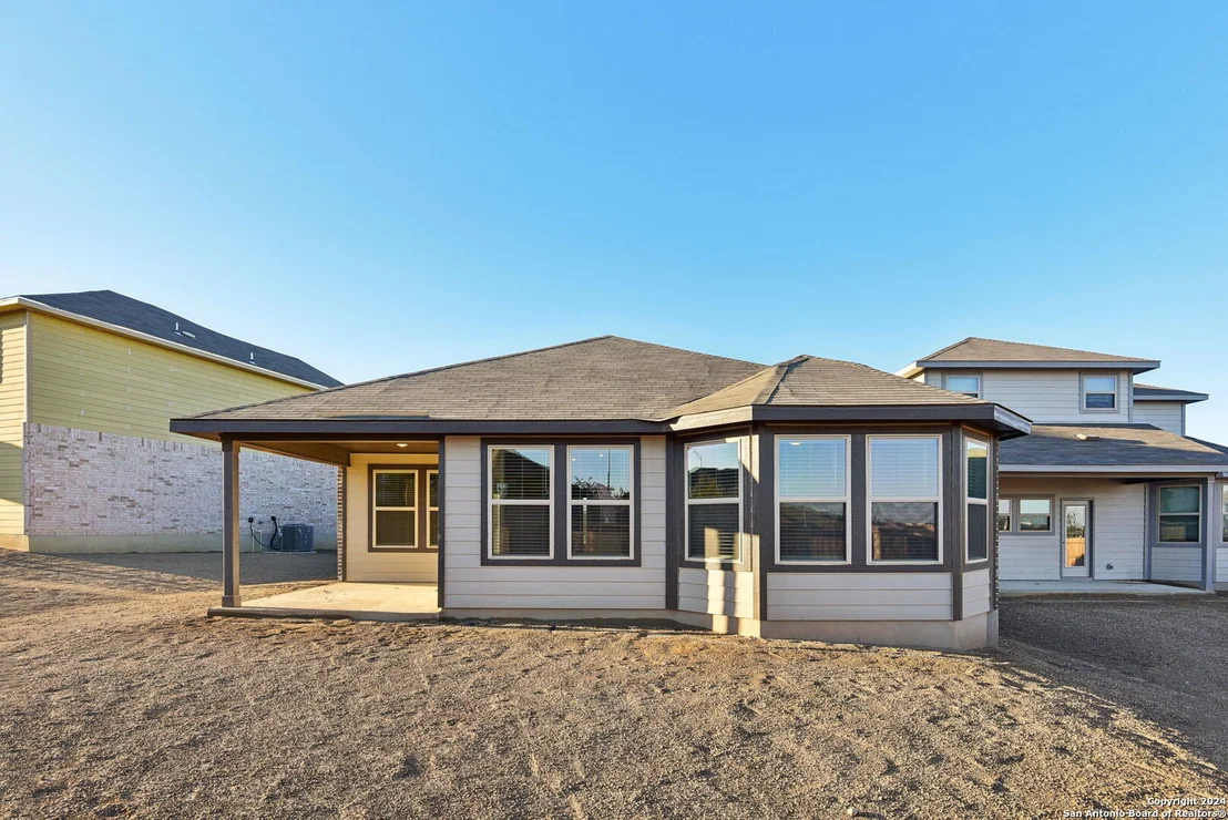 Photo of 6406 Comanche Sky