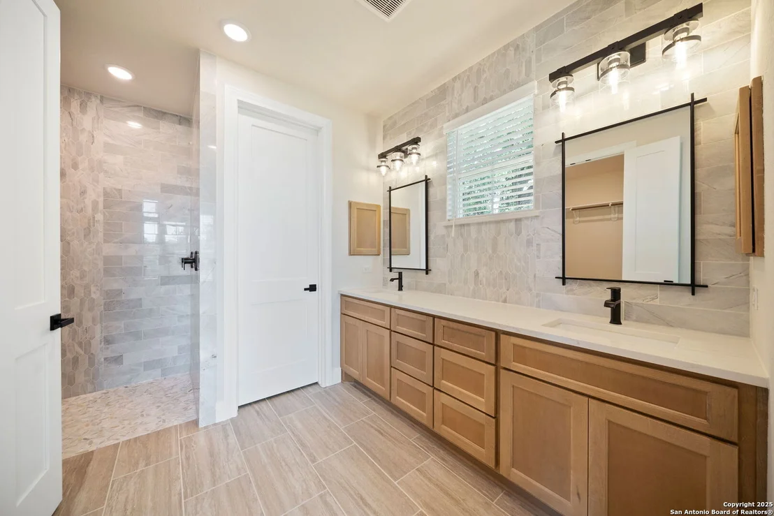 Photo of 107 Chama Dr.