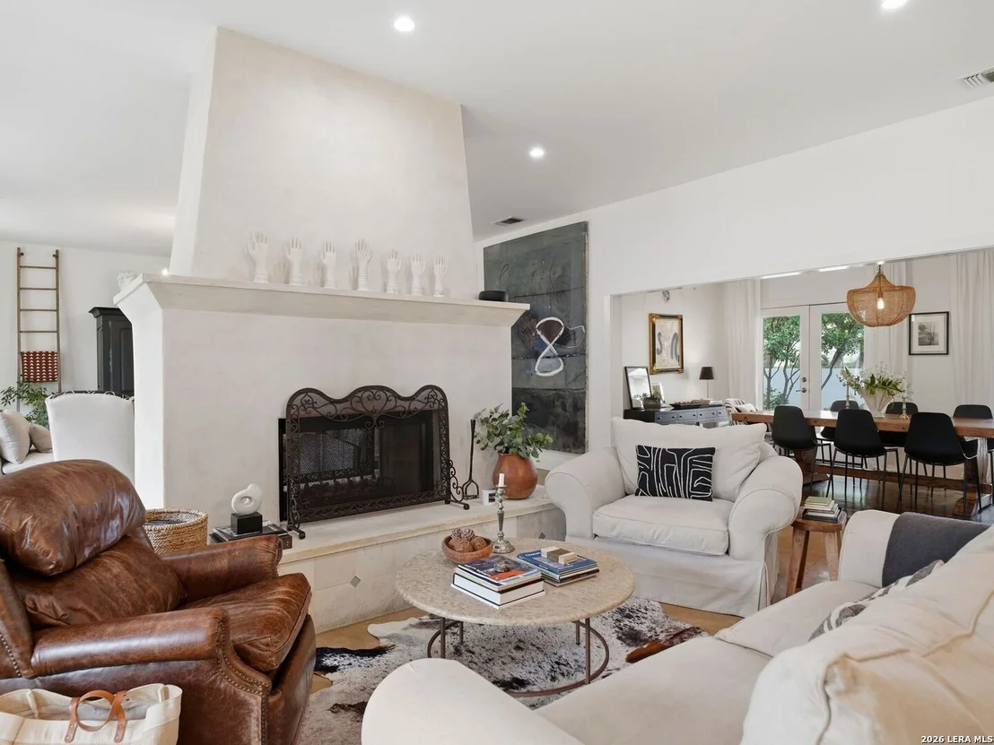 Photo of 2355 Oakland Bend