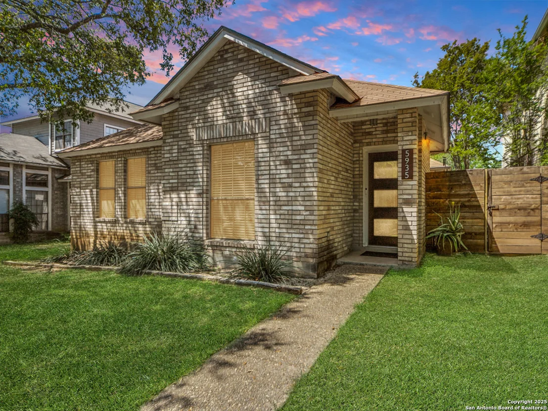 Photo of 5935 Heather View