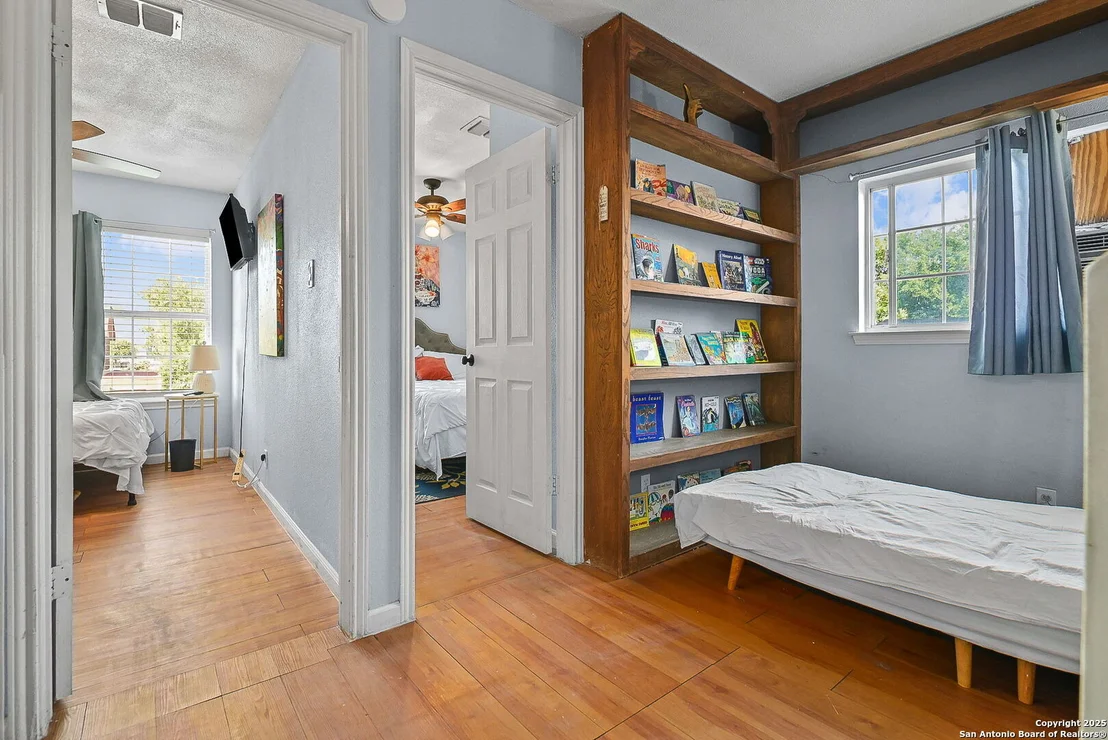 Photo of 10110 Cedarvale