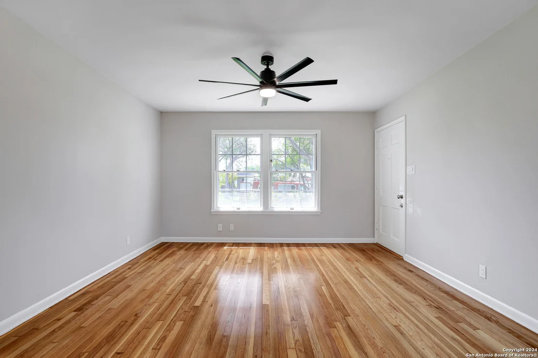 Photo of 327 SUMNER DR