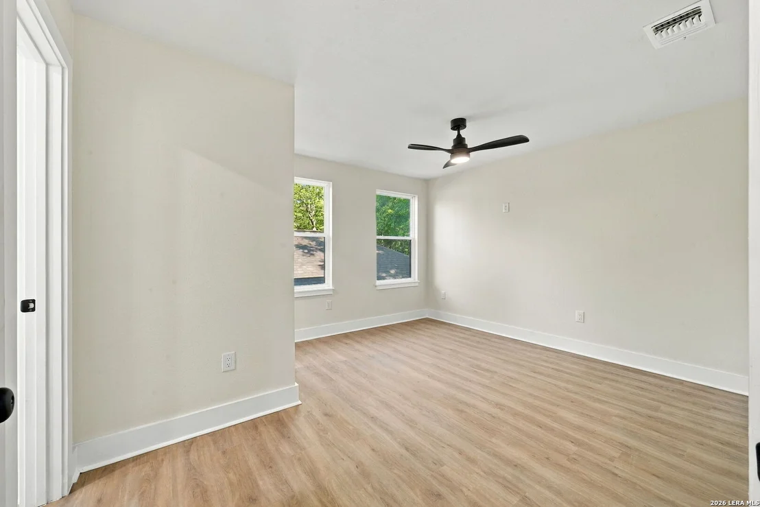 Photo of 237 Carle Ave