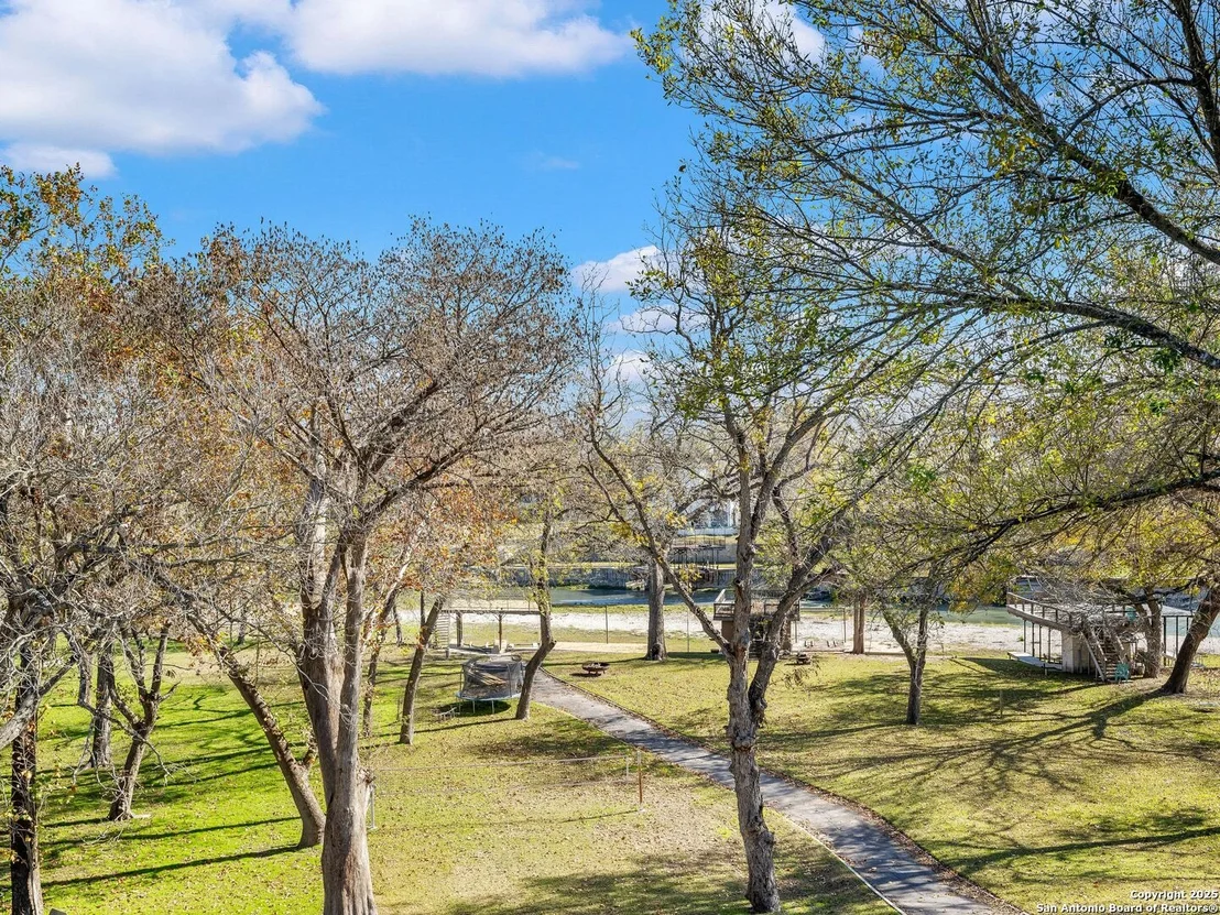 Photo of 705 RIDGEROAD DR