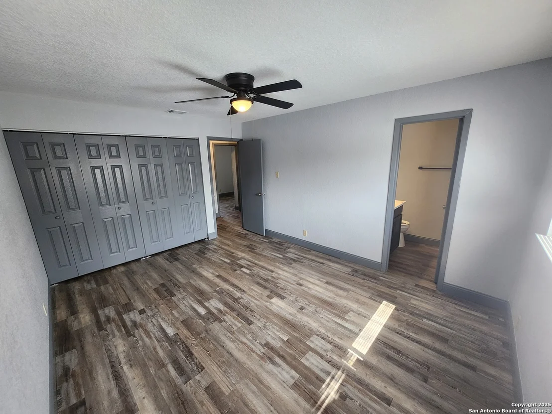 Photo of 918 ROLLING ROCK DR