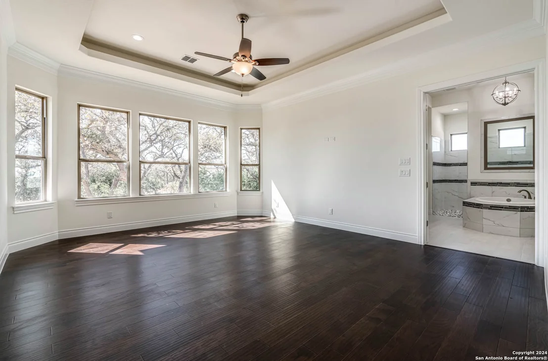 Photo of 921 ESCADA