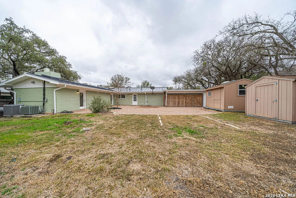 Photo of 355 Donella