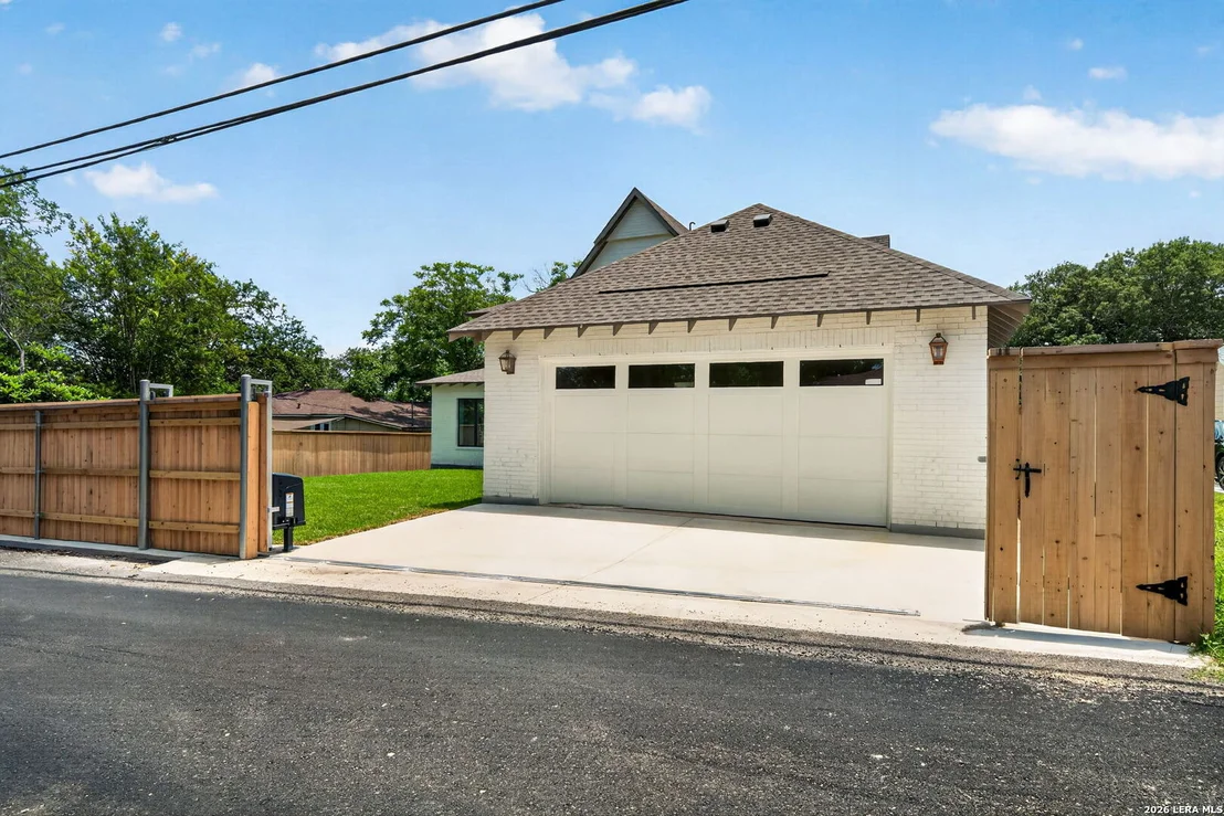 Photo of 255 CLAYWELL DR