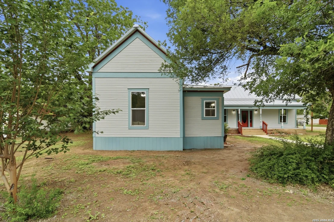 Photo of 309 E Houston Street