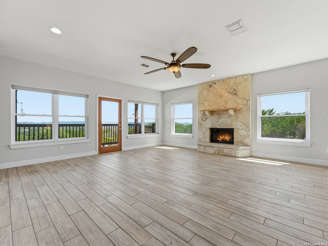 Photo of 412 Bear Springs Trl