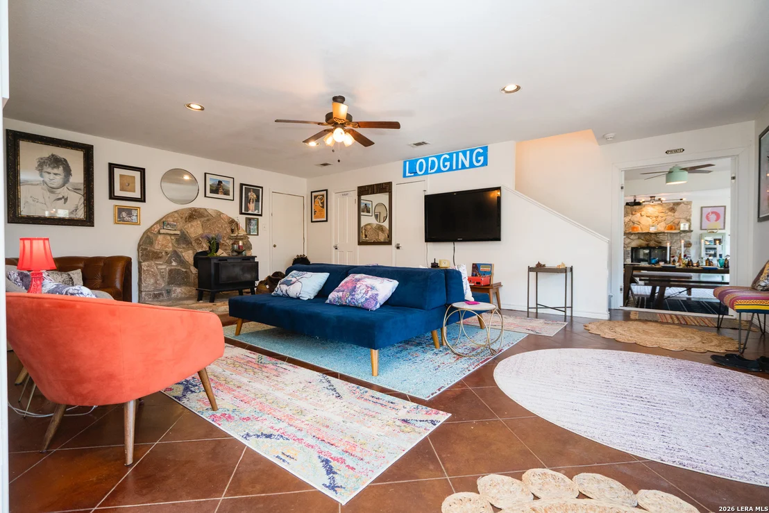Photo of 810 Oakwood