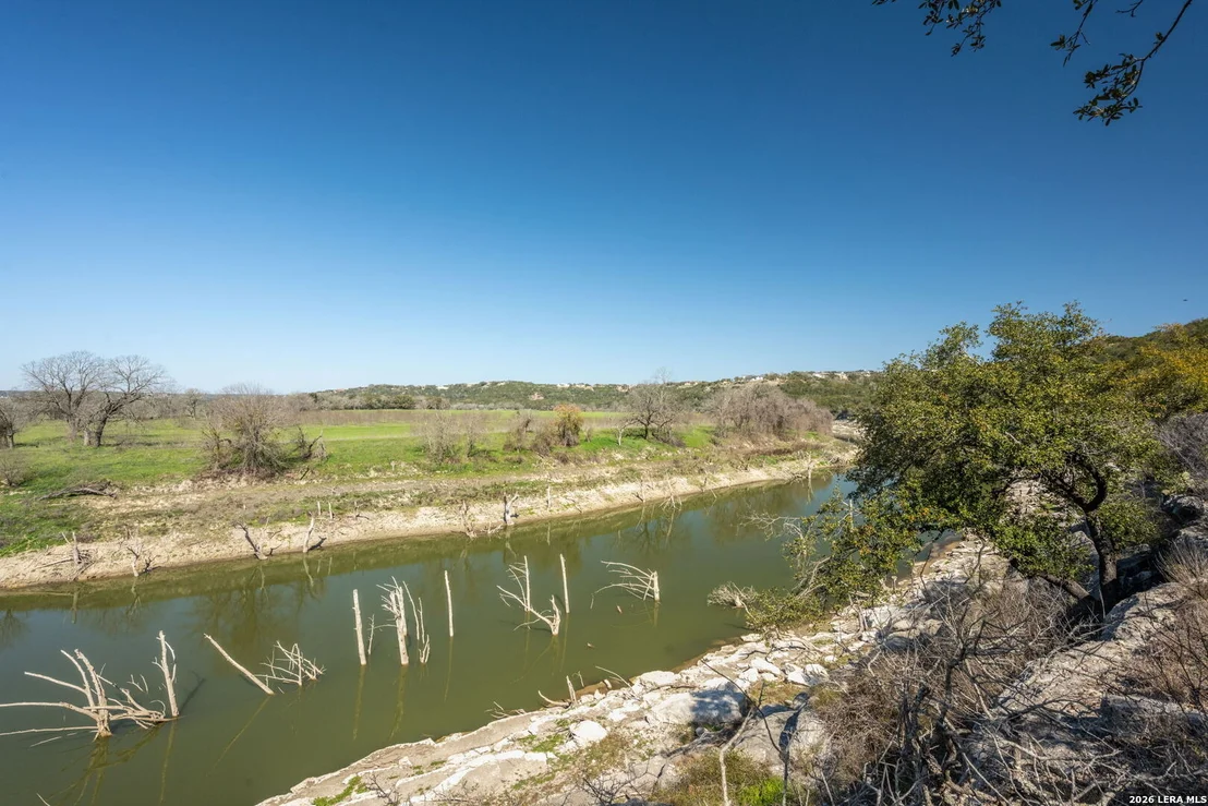 Photo of 365 RIVER CLIFF PL
