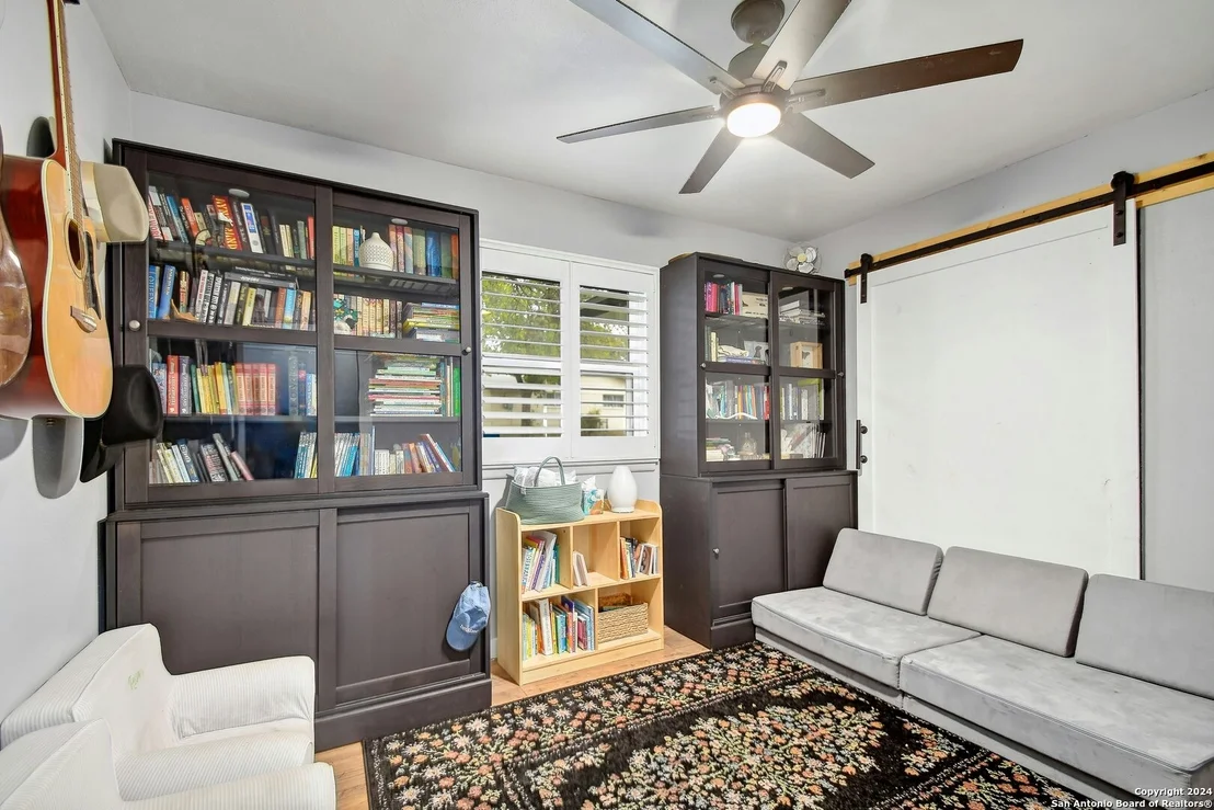 Photo of 10707 Mount Ida