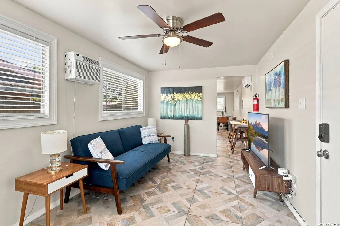 Photo of 458 Sharon Dr