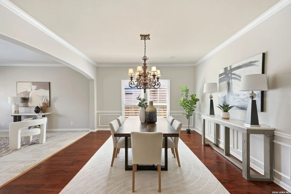 Photo of 831 Queens Oak