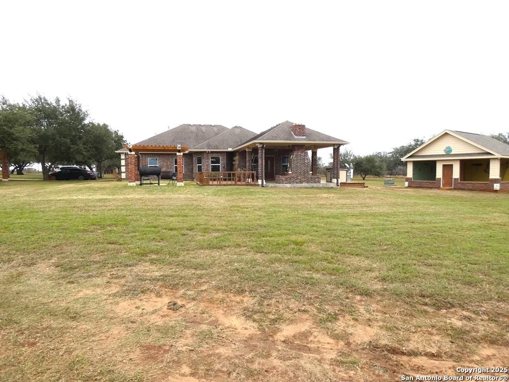 Photo of 283 Live Oak Rd