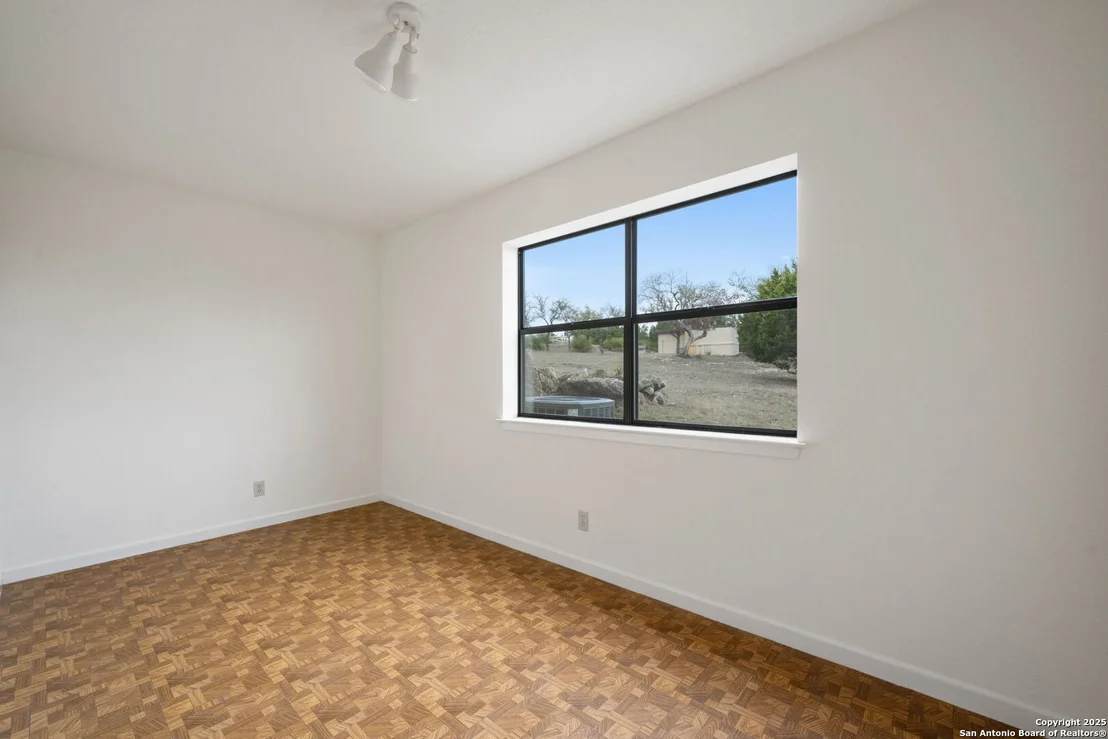 Photo of 404 Lake Side Circle