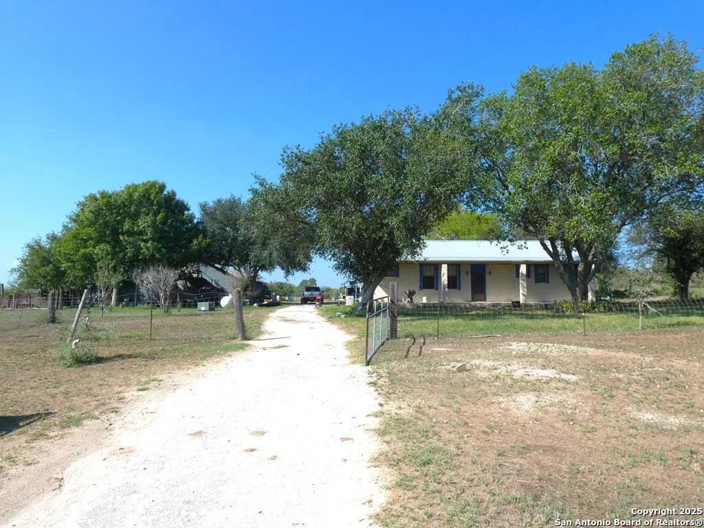 Photo of 227 Deaf Smith Rd