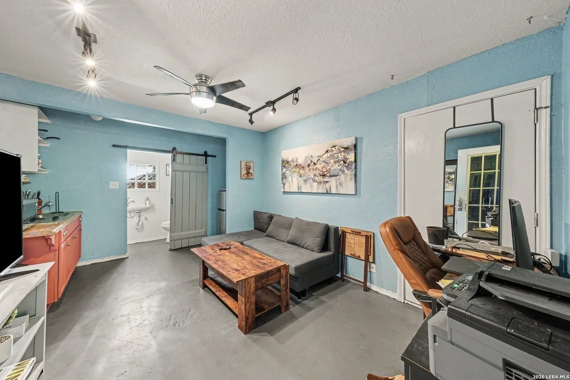 Photo of 109 THORAIN BLVD