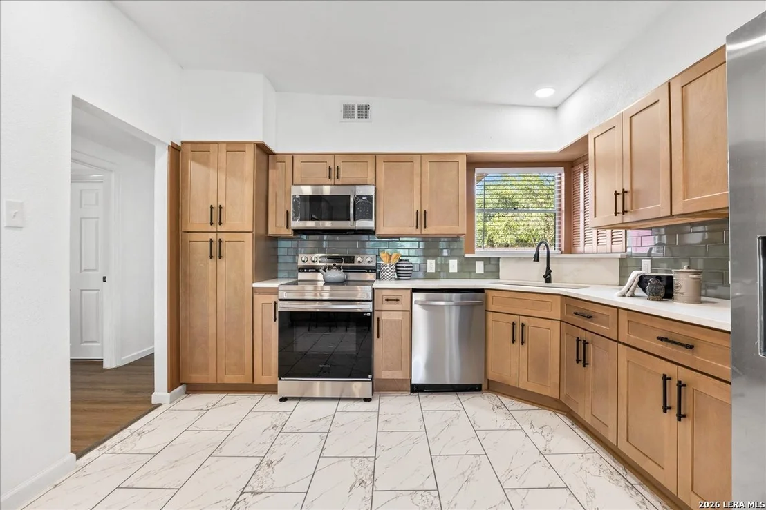 Photo of 8304 Laurelhurst Dr