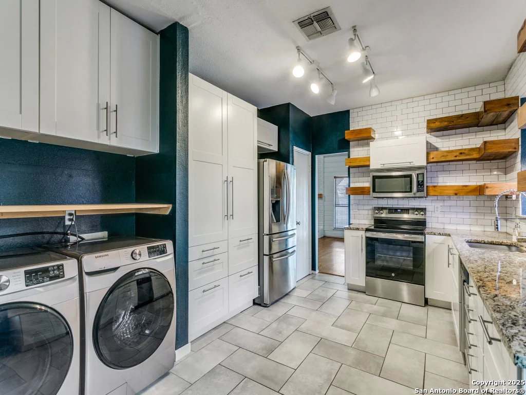Photo of 9526 Cloverdale