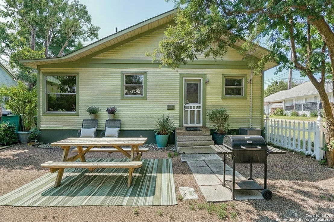 Photo of 418 Muncey