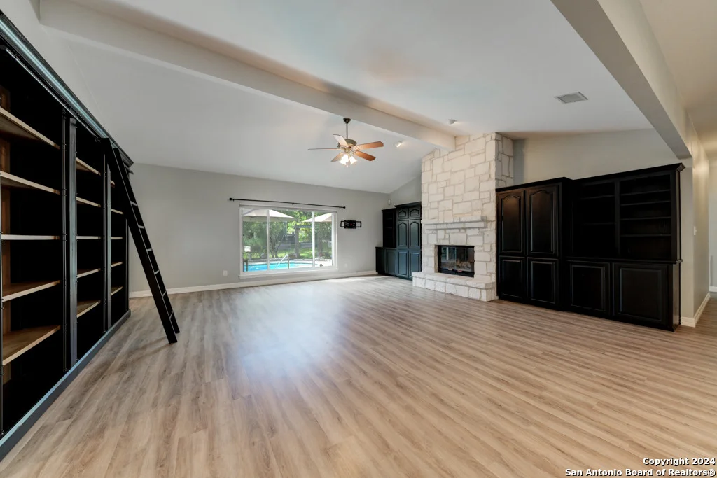 Photo of 172 LAKE FRONT DR