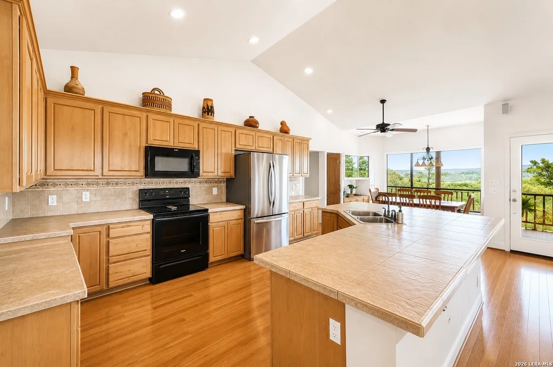Photo of 138 RIDGE RD W