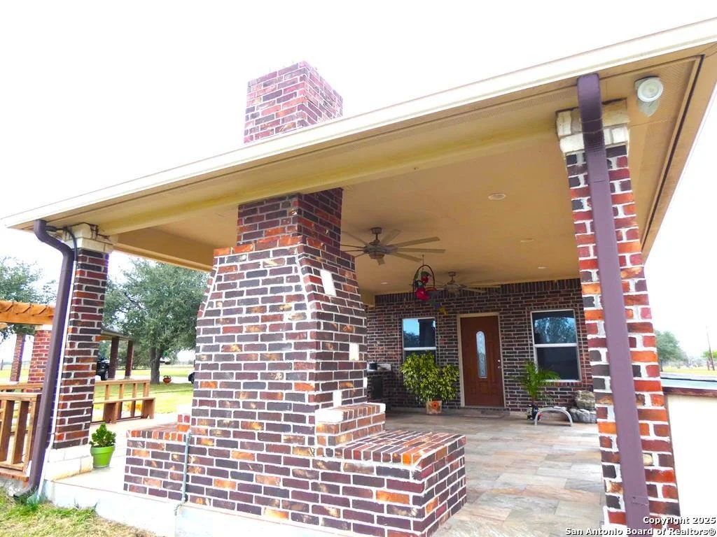 Photo of 283 Live Oak Rd