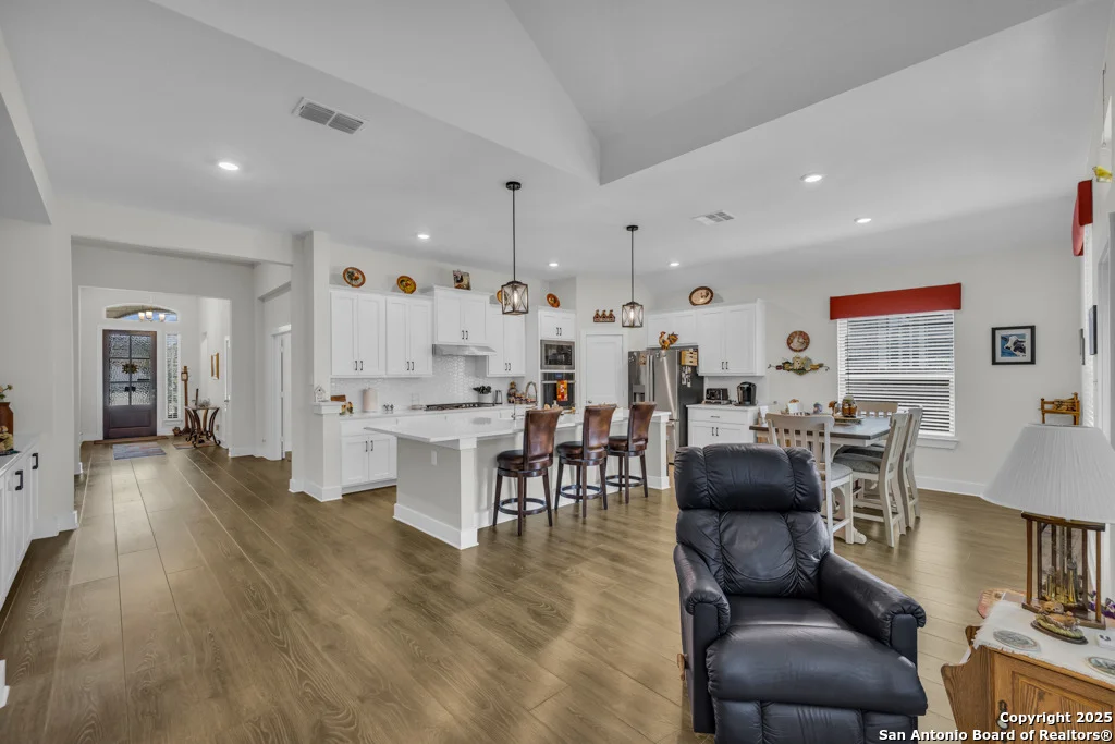 Photo of 929 Rench