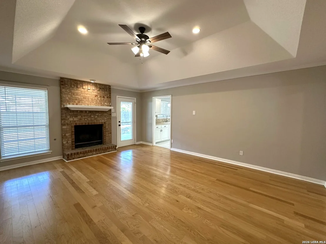 Photo of 909 QUEENS DR