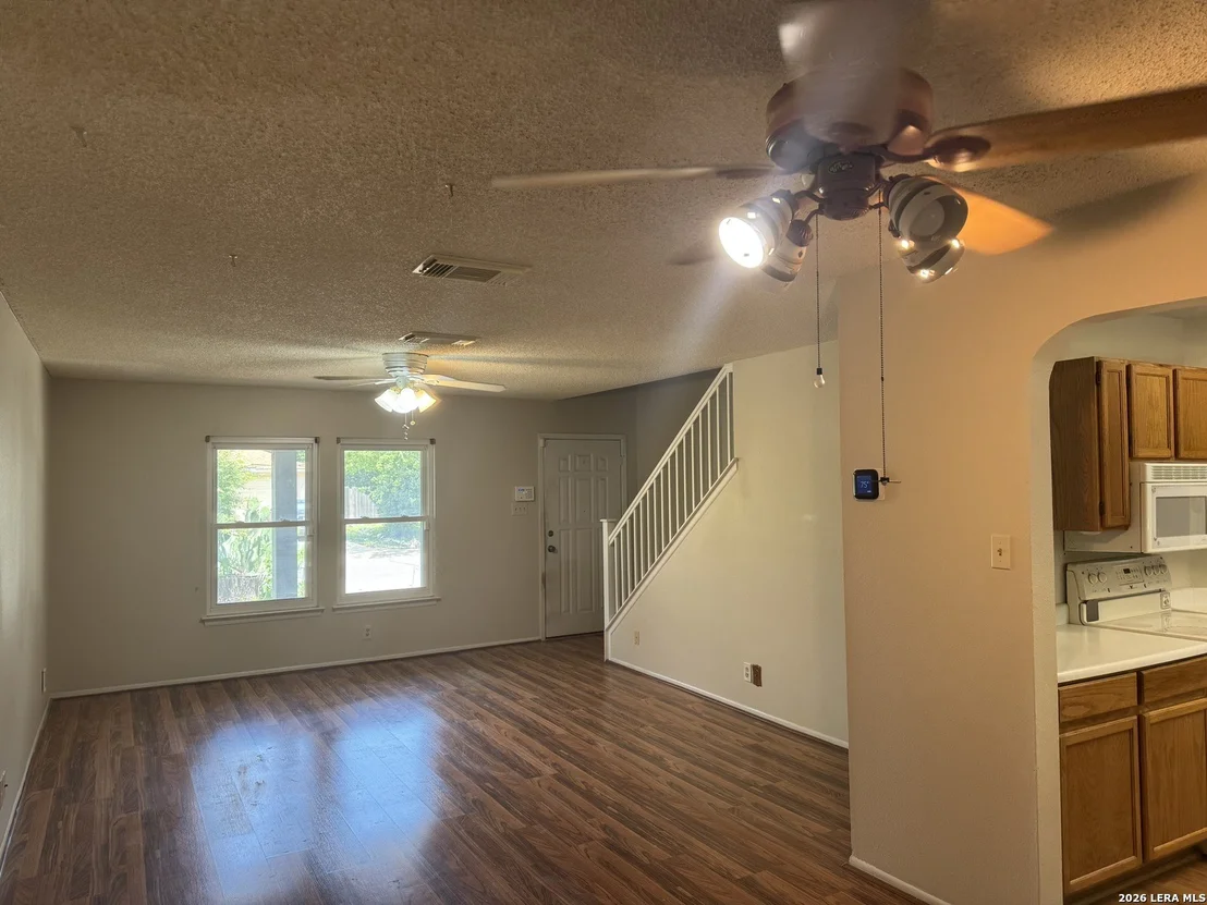 Photo of 7702 Chatsworth