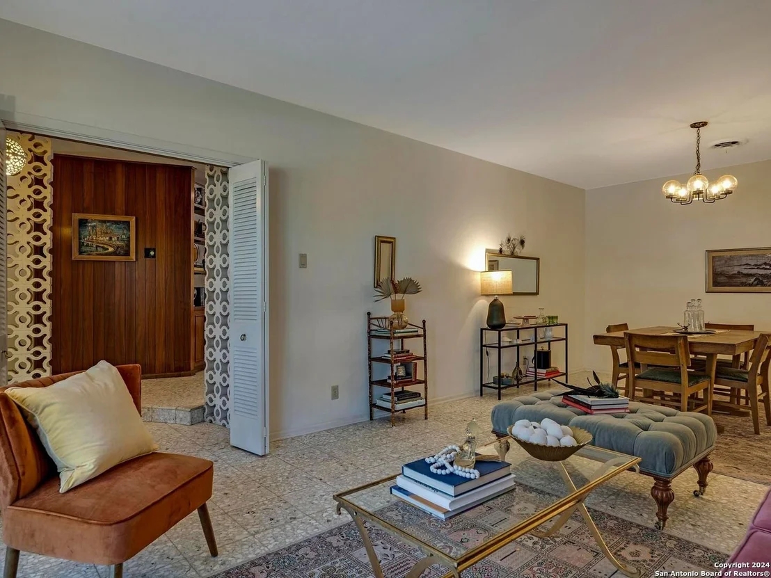 Photo of 108 LABURNUM DR