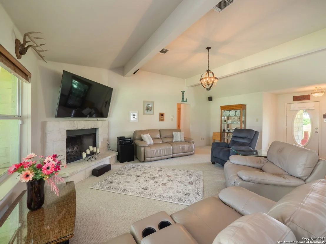 Photo of 658 Lakeview Dr