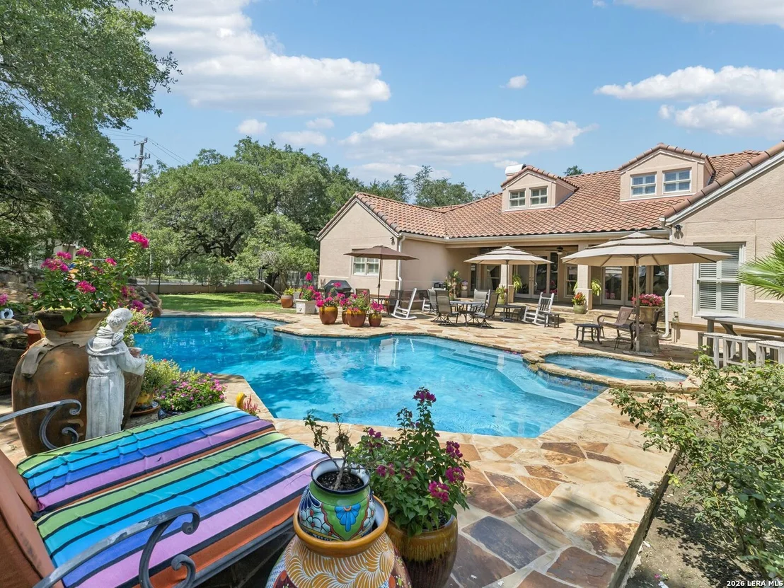 Photo of 2 Galleria Drive