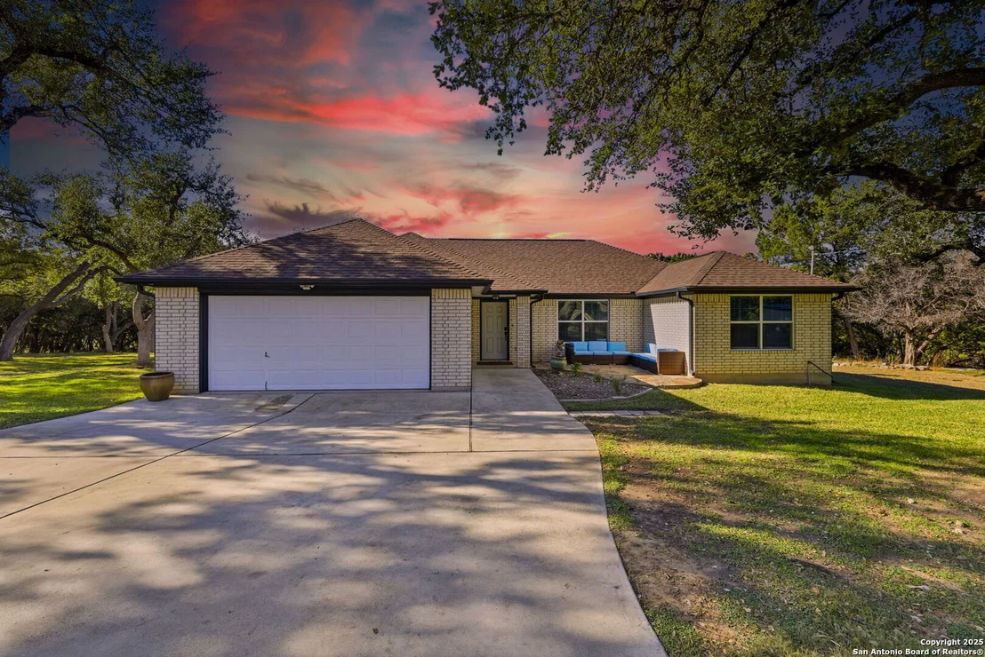 Photo of 2183 Hiline