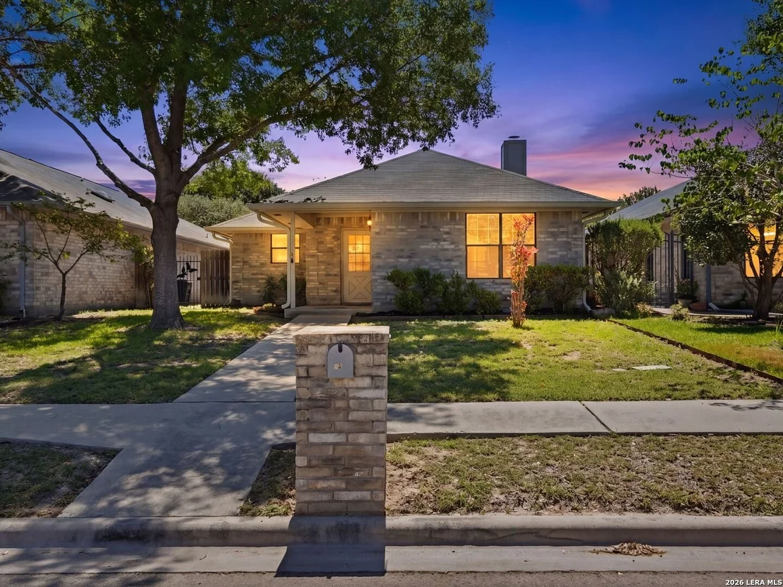 Photo of 526 Riverside Dr