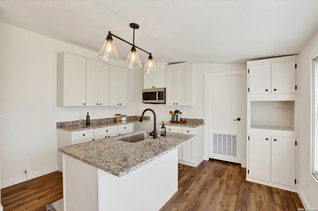 Photo of 1302 Hickory Street