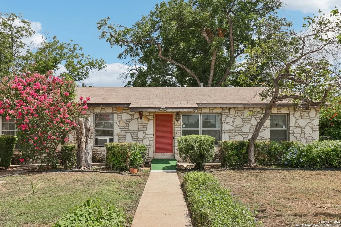 Photo of 5547 Middlefield Dr