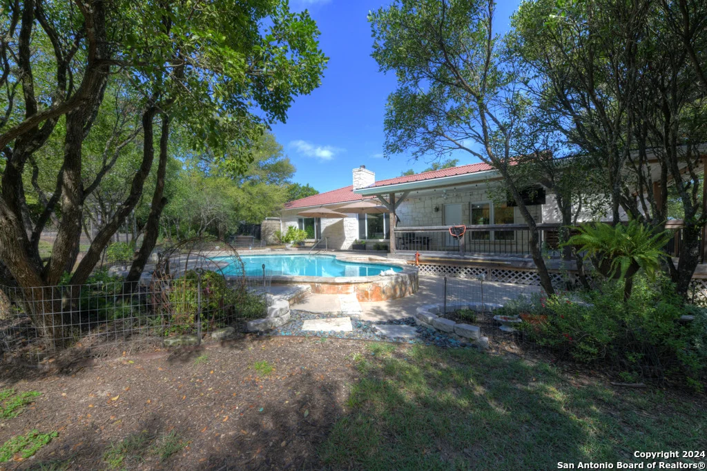 Photo of 172 LAKE FRONT DR