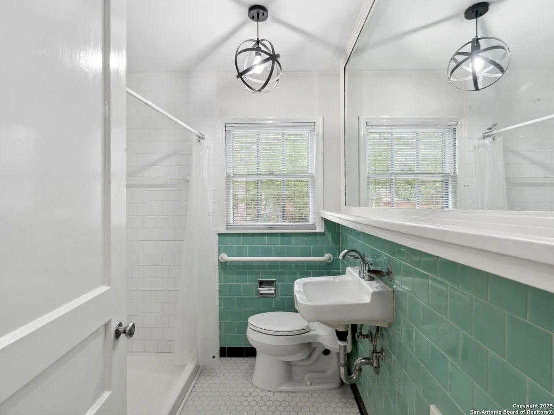 Photo of 329 Irvington