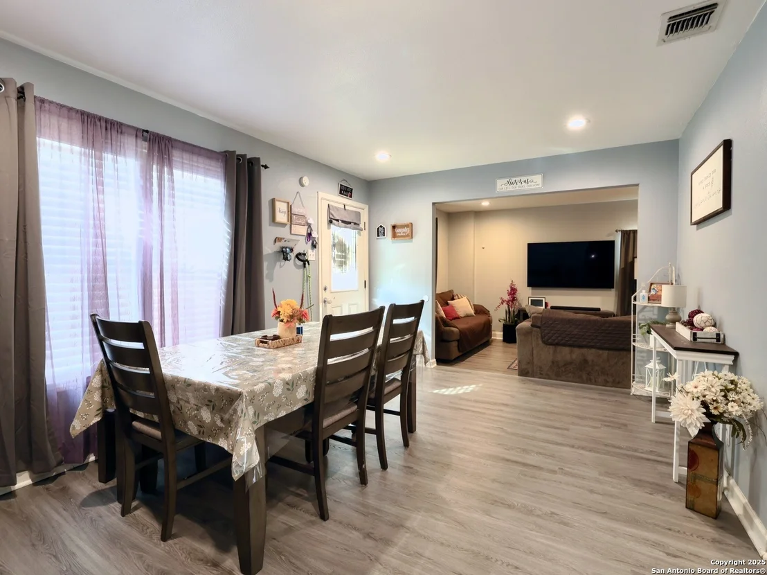 Photo of 915 Rexford
