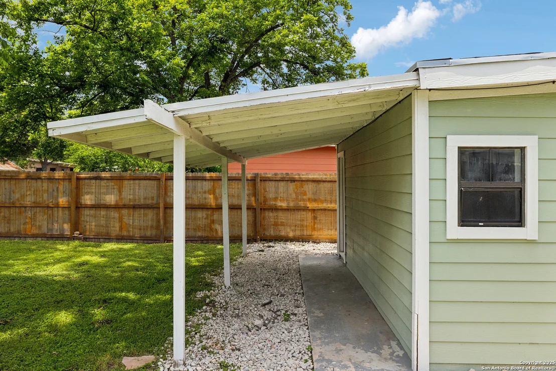 Photo of 630 Lovera