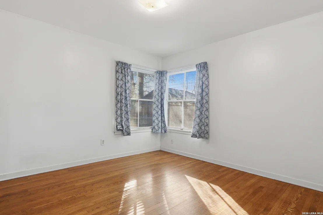 Photo of 346 NASH BLVD