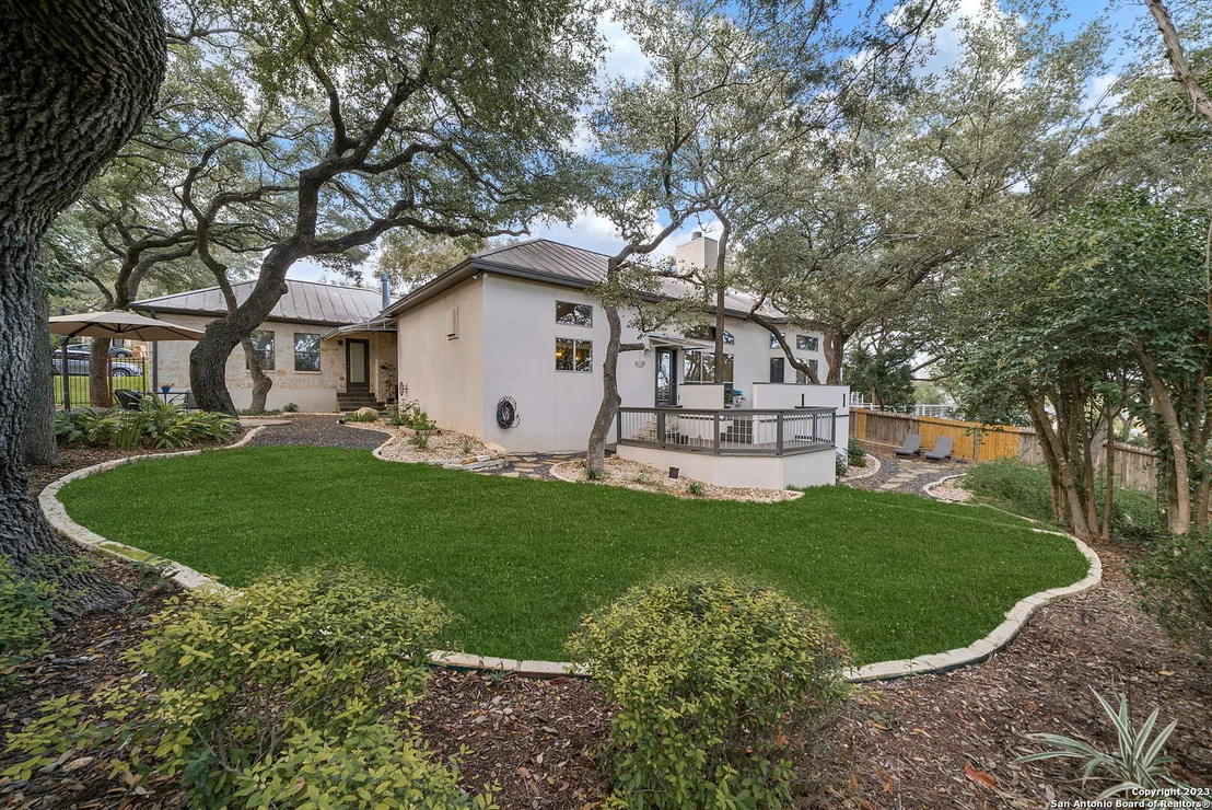 Photo of 8 Benchwood Cir