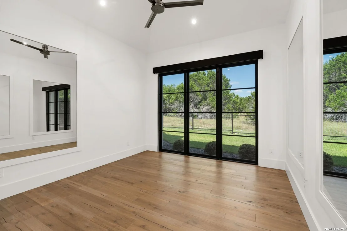 Photo of 121 Greystone Pt